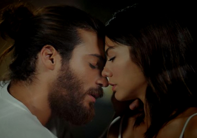 Dizi aşkı gerçek oldu... Demet Özdemir ve Can Yaman