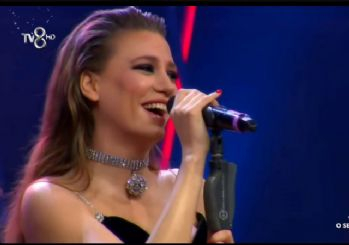 Serenay Sarıkaya'dan kıskandıran performans