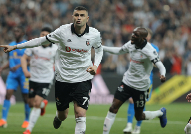 Beşiktaşlı futbolculardan depremzedelere 300 bin lira yardım