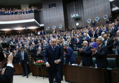 AK Parti'den üniversiteler için kanun teklifi