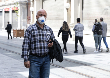 Taksim Meydanı ve İstiklal Caddesi'nde maske zorunluluğu getirildi