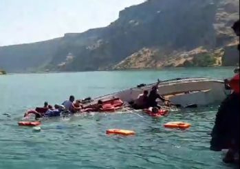 Şanlıurfa'da tur teknesi alabora oldu