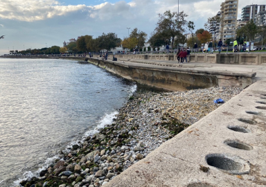 Kadıköy'de deniz sularının çekilmesi paniğe neden oldu