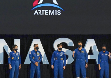 NASA, Ay'a gidecek 18 kişilik ekibi açıkladı