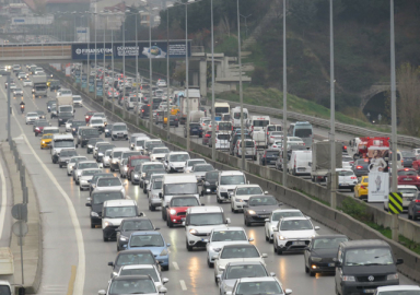 İstanbul'da kısıtlama öncesinde trafik yoğunluğu arttı