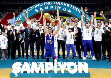 Anadolu Efes şampiyon oldu