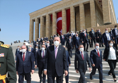 Devlet erkanından Anıtkabir ziyareti