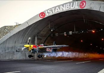 Dario Costa, İstanbul'daki tünellerden uçakla geçti, rekor kırdı