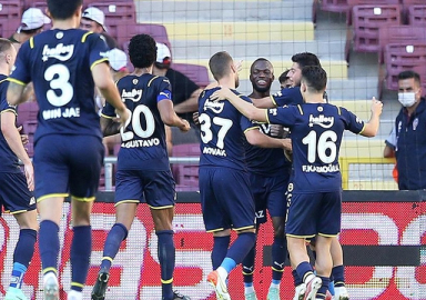 Fenerbahçe ligin yeni lideri oldu! 1-0