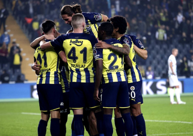 Fenerbahçe Kadıköy'de farklı kazandı! 4-0