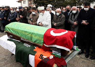 Ahmet Çalık'a yürek yakan veda: Beni yetim bıraktın oğlum!