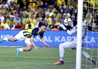 Fenerbahçe dev derbide Galatasaray'ı mağlup etti! 2-0