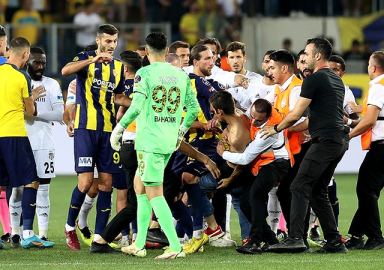 Beşiktaşlı futbolculara saldırmıştı! Holiganın cezası belli oldu