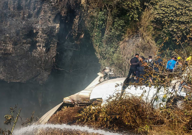 Nepal'de yolcu uçağı düştü! 40 kişi yaşamını yitirdi