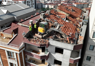 Sosyal medyada çok konuşulmuştu! Bağcılar'daki o apartman yıkılıyor