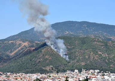 Marmaris ve Kaş'ta orman yangını