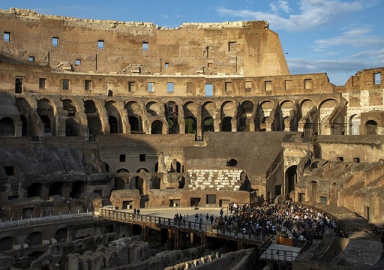 Bu üçüncü oldu: Roma’daki Kolezyum yine tahrip edildi