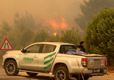 Çanakkale'deki yangın devam ediyor: 9 köy tahliye edildi