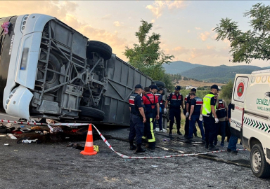 Denizli'de katliam gibi kaza: 6 kişi öldü, 43 yaralı