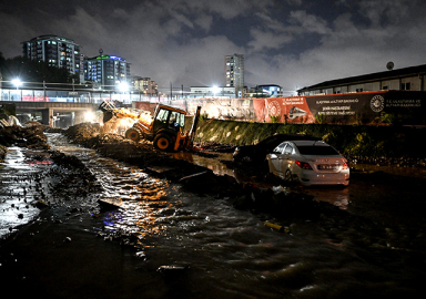 İstanbul sele teslim: 2 kişi yaşamını yitirdi, 12 yaralı