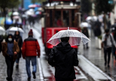 Meteoroloji 17 ili tek tek uyardı: Çok kuvvetli geliyor, dikkatli olun