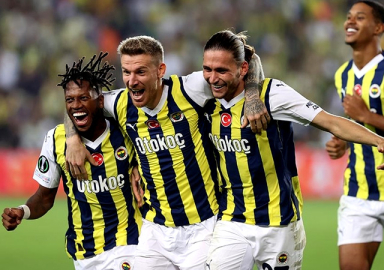 Fenerbahçe galibiyetle başladı! 3-1