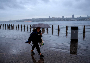 İstanbul sağanağa teslim oldu! Vatandaşlar mahsur kaldı