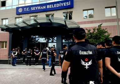 Adana'da, iki belediyeye rüşvet operasyonu: 58 gözaltı