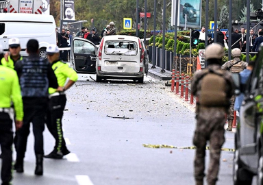 Ankara'da terör saldırısı! İki teröristten biri kendini patlattı