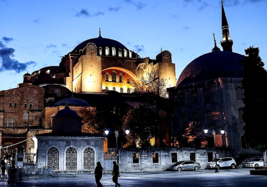 Bakan Ersoy açıkladı! Ayasofya'yı ziyaret ücretli oluyor