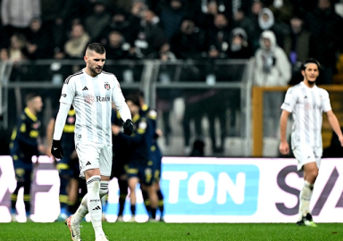 Beşiktaş'tan radikal karar! 5 futbolcu kadro dışı bırakıldı