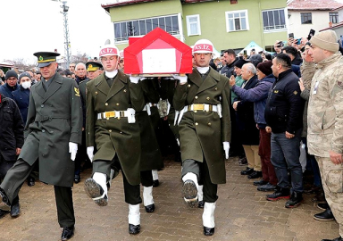 En acı veda! Türkiye şehitlerine ağlıyor