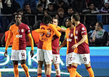 Galatasaray'dan tarihi skor! Liderlik yarışı kızıştı