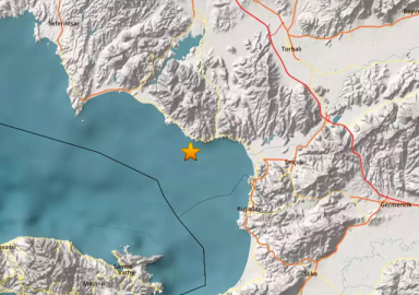 İzmir'de korkutan deprem