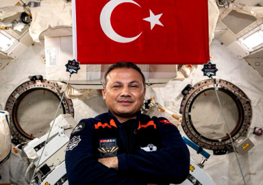 İlk Türk astronot Alper Gezeravcı'nın dönüş yolculuğu başladı