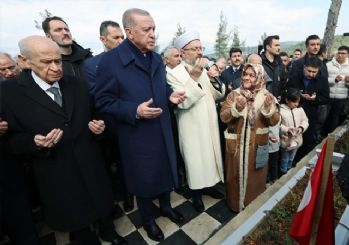 Erdoğan, Deprem Şehitleri Kabristanı'nı ziyaret etti