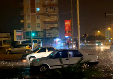 Antalya'da sel ve su baskını: 5 ilçede eğitime ara verildi