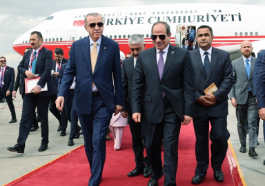 Cumhurbaşkanı Erdoğan 12 yıl sonra Mısır'da! Sisi tarafından karşılandı