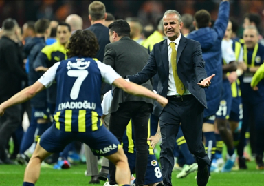 Fenerbahçe Galatasaray'ı evinde devirdi! Şampiyon haftaya kaldı...