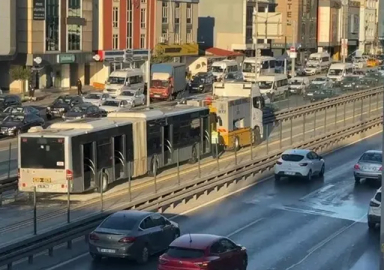 İBB'nin metrobüs çilesi bitmiyor! 12 saat arayla ikinci yangın