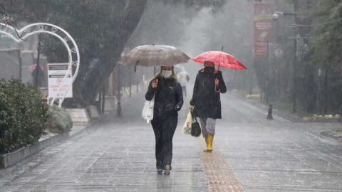 Meteoroloji'den sağanak yağış uyarısı! O illerde yağış bekleniyor