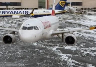 İspanya'da sel felaketi! Havaalanındaki görüntüler dehşete düşürdü