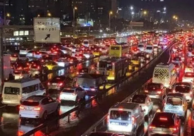 İstanbul'da trafik kilit! Yoğunluk yüzde 80'e çıktı