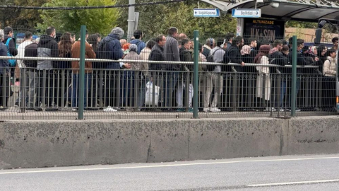 İstanbul'da Metro ve Metrobüs yoğunluğuna tepki!