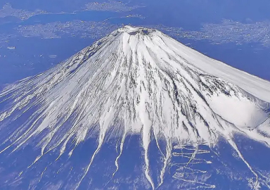 Fuji Dağı'na mevsimin ilk karı çok geç düştü