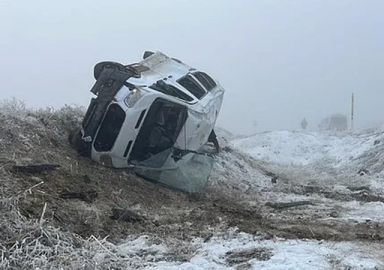 Muş’ta öğretmen servisi şarampole devrildi: 9 yaralı