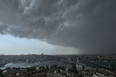 İstanbul'da yağış: Hava trafiğine "kümülonimbus" engeli