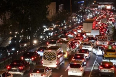 İstanbul trafiği çarşamba akşamı kilitlendi: Yoğunluk yüzde 90’a ulaştı