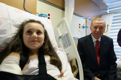 Erdoğan, Balıkesir'deki servis kazası yaralılarını ziyaret etti