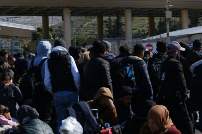 Suriyeliler ülkelerine dönüyor: Hatay sınırında yoğunluk